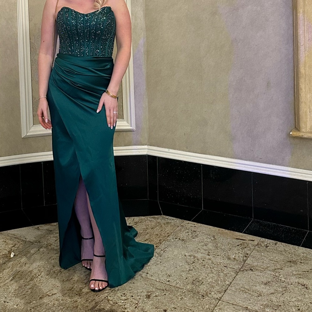Elegant Green Strapless Evening Gown